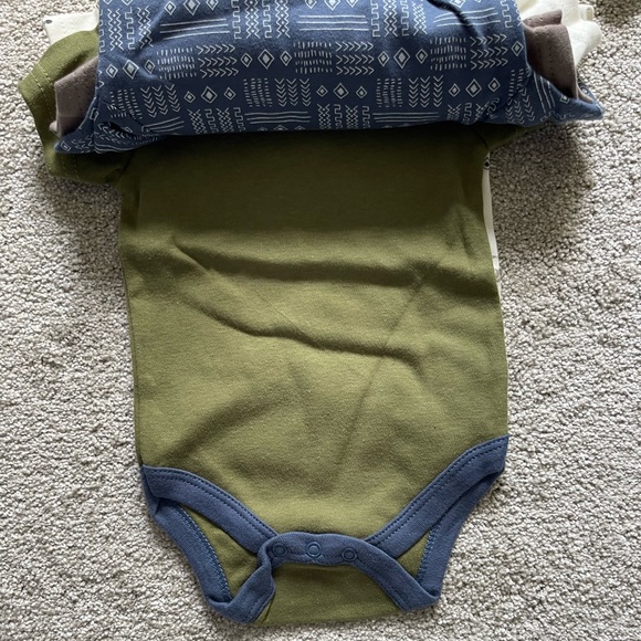 5-pack Baby Onesies 2 0-3m, 3 3-6m onesies - Picture 5 of 5